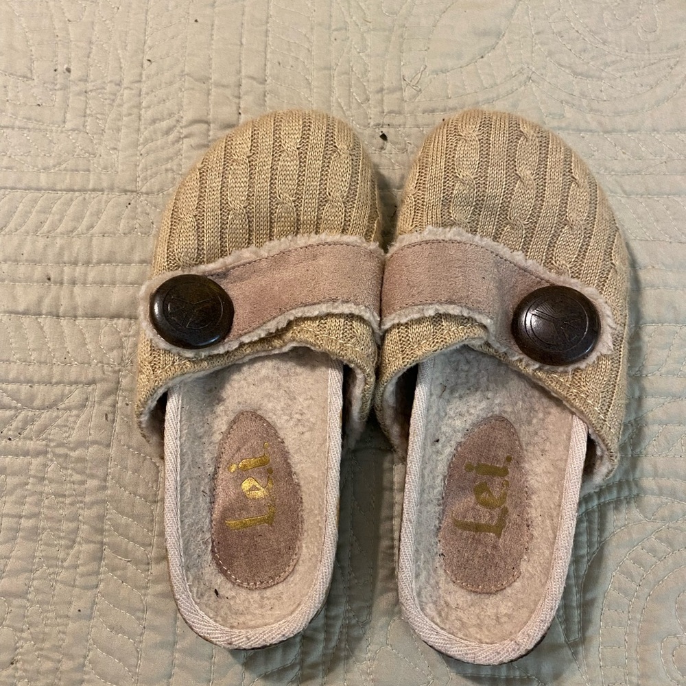 LEI Slip Ons - Picture 2 of 2